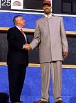 Drew Gooden. That suit...